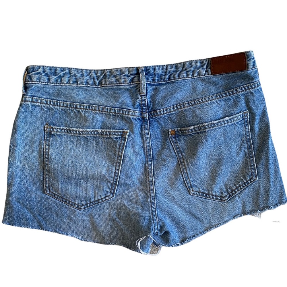 h&m boyfriend jean shorts!